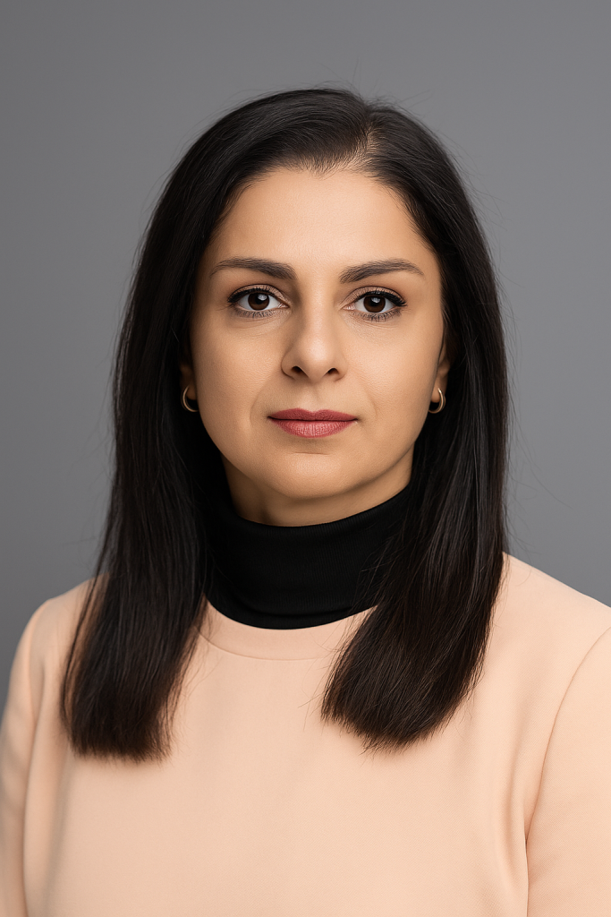  Yalda Hadizamani